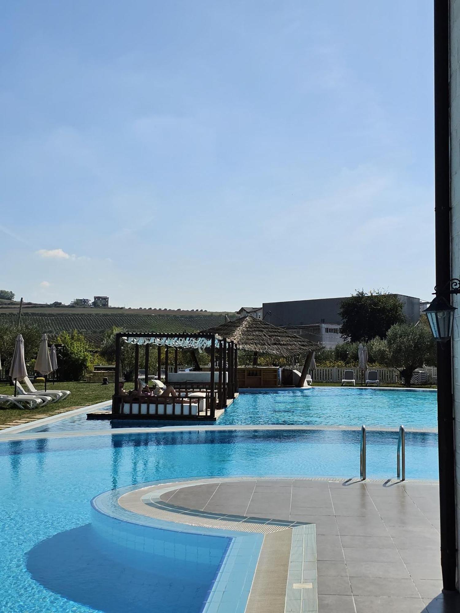 Vinea Resort Durres Bagian luar foto