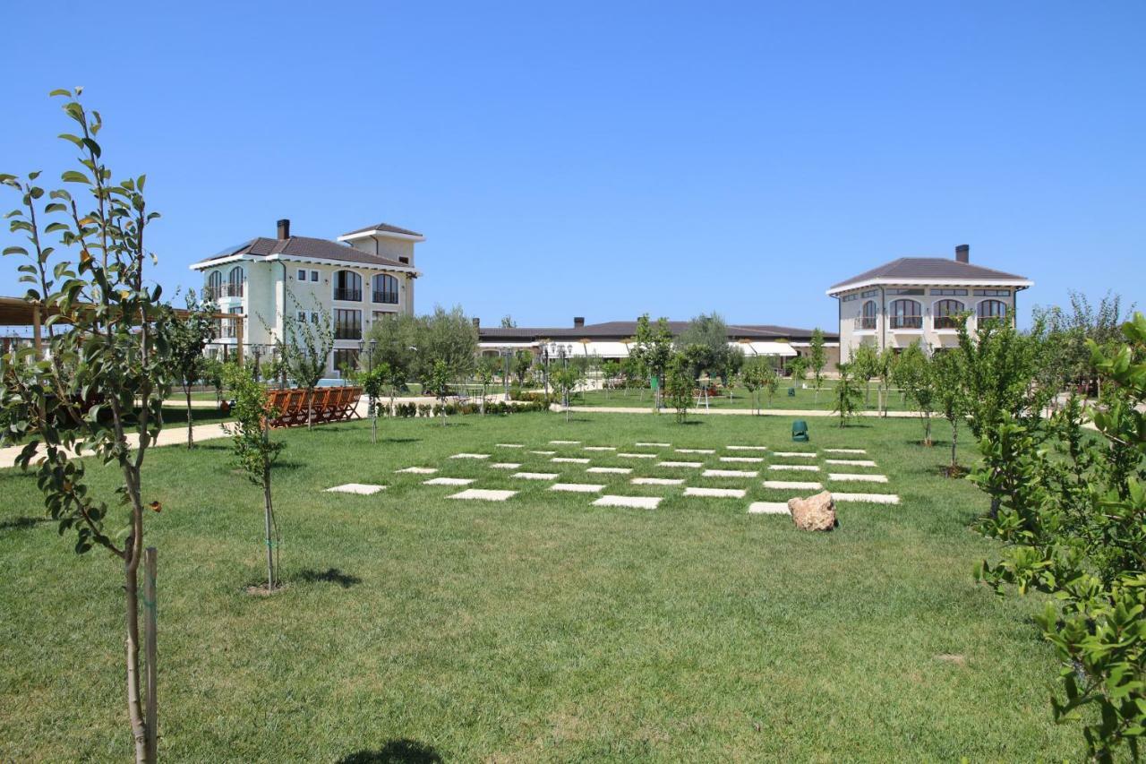 Vinea Resort Durres Bagian luar foto
